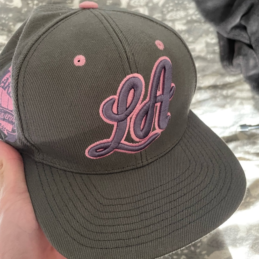 Men’s LA Lakers Fitted Hat/Cap Pink & Grey - Size 7 1/8